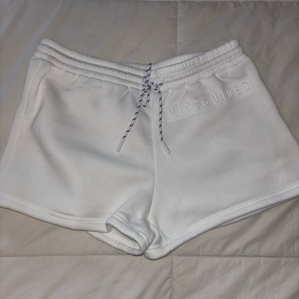 3/$40❗️Missguided White Women's Shorts - Picture 4 of 13